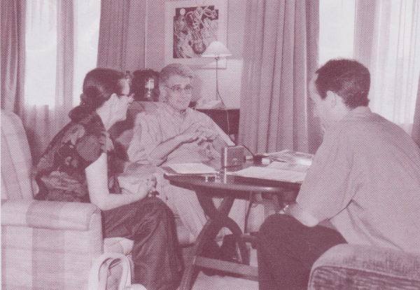 Left to right: translator Loto Perrella, Doctor Brian Weiss, and interviewer Josep Agustín. Photo: Natalia Campoy.